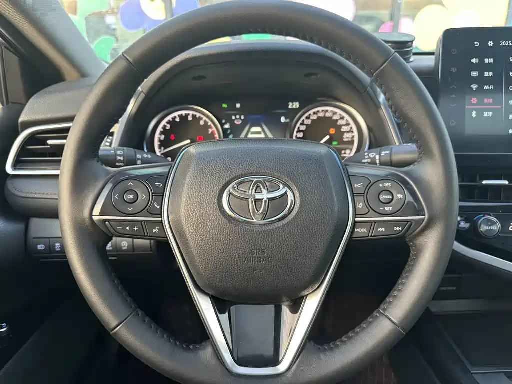 Toyota Camry — миниатюра 17