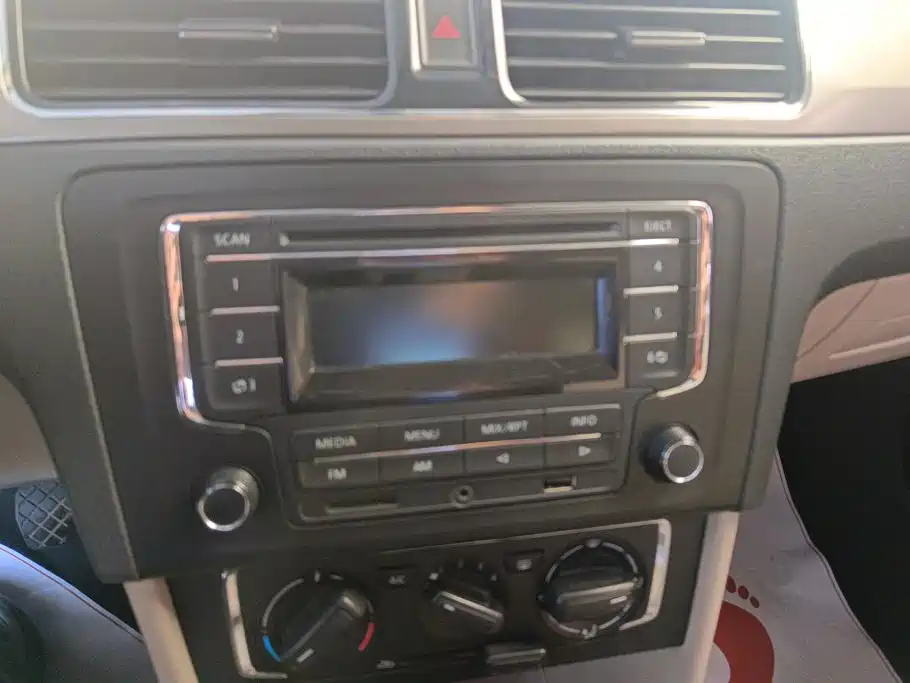 Volkswagen Santana — миниатюра 13