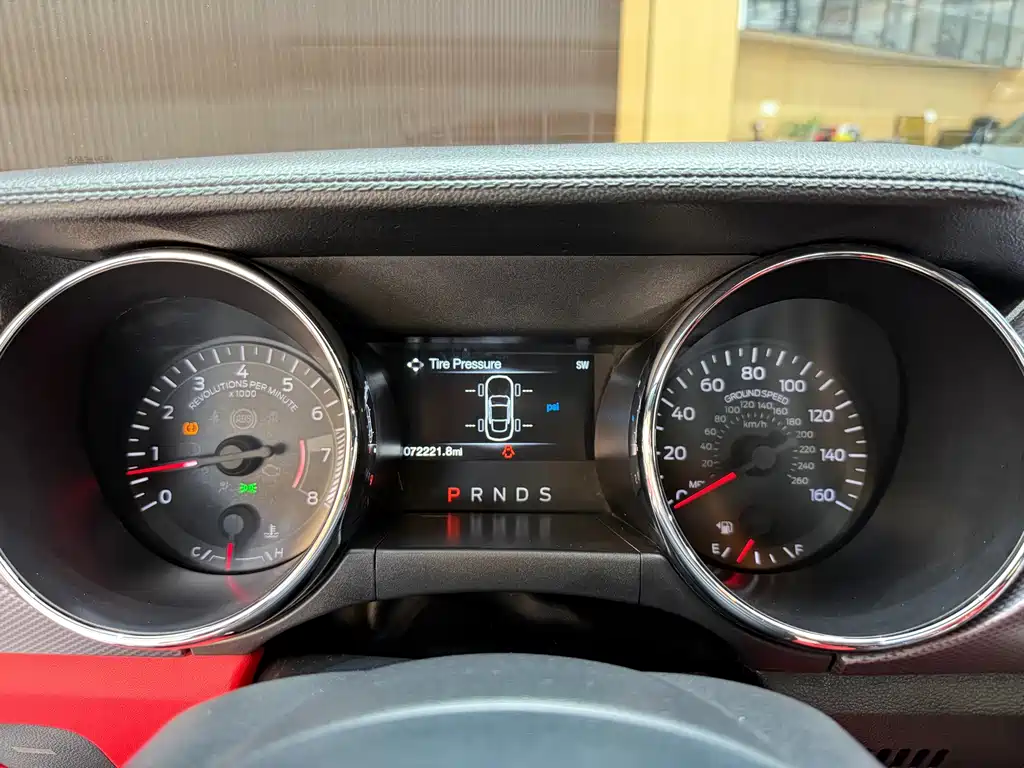 Ford Mustang — миниатюра 12
