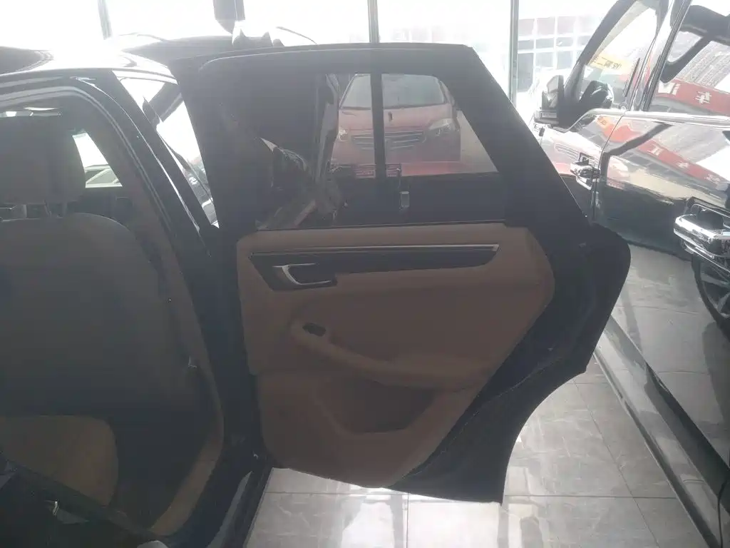 Porsche Macan — миниатюра 20