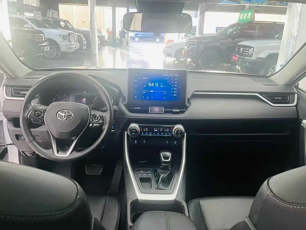 Toyota RAV4 — миниатюра 8