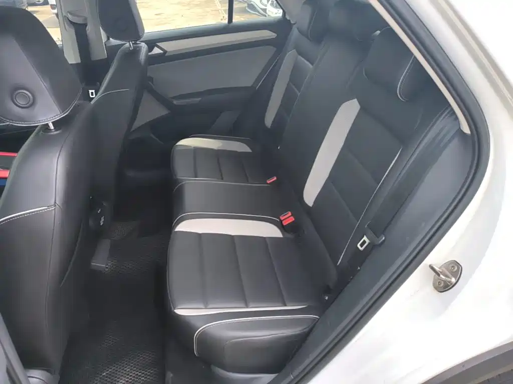 Volkswagen T-Roc — миниатюра 17