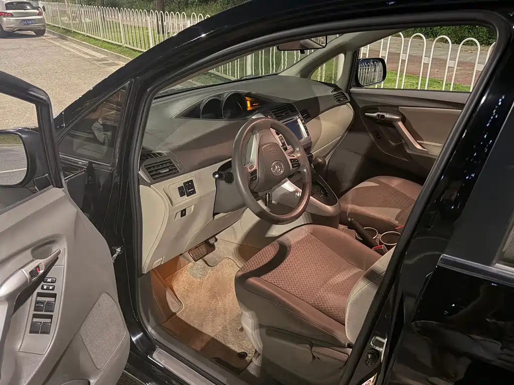 Toyota Verso — миниатюра 6