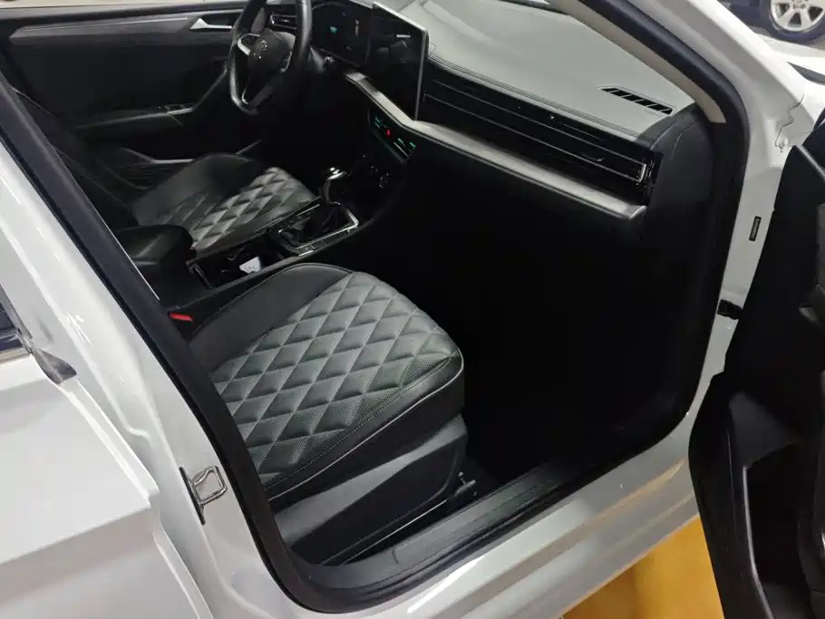 Volkswagen Sagitar — миниатюра 8