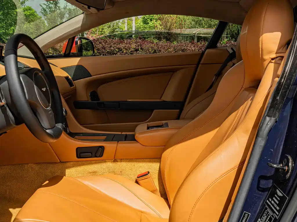Aston Martin V8 Vantage — миниатюра 11