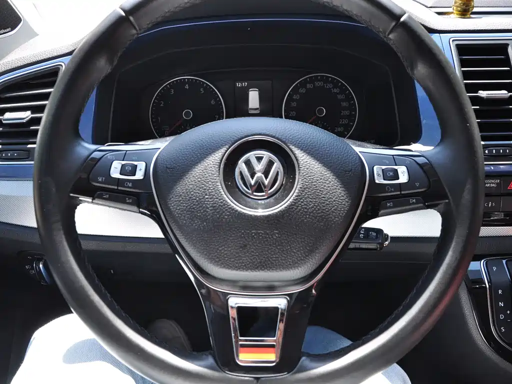 Volkswagen Multivan — миниатюра 8