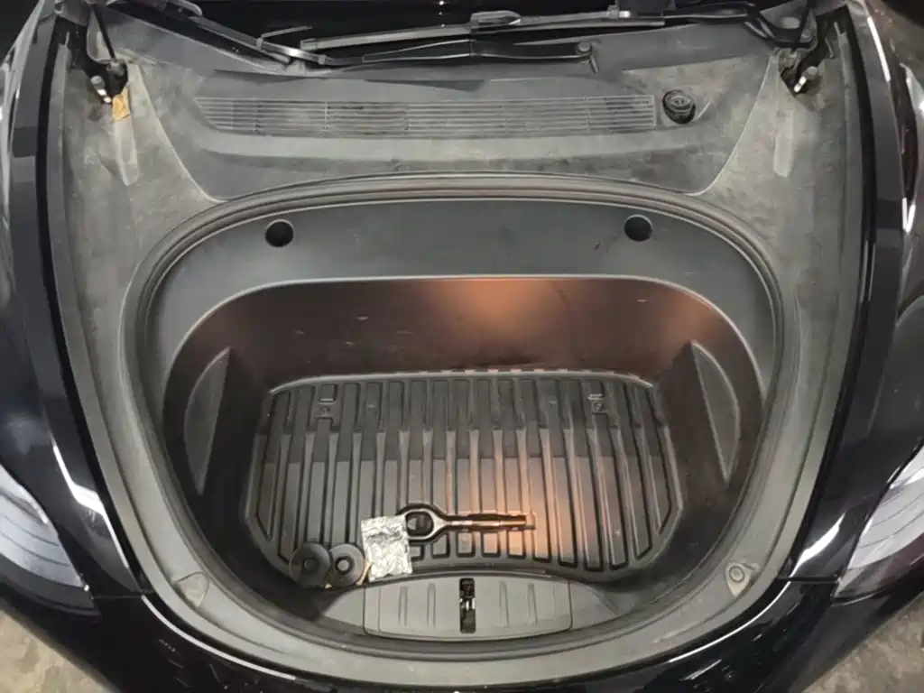 Tesla Model 3 — миниатюра 20