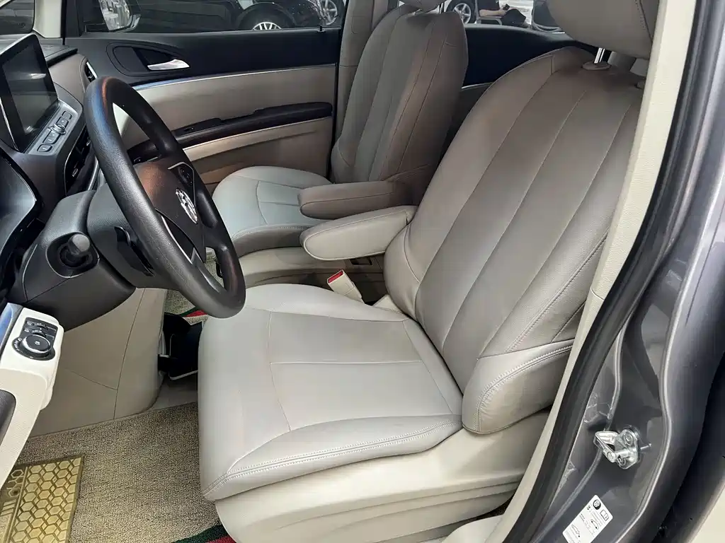Buick GL8 — миниатюра 6