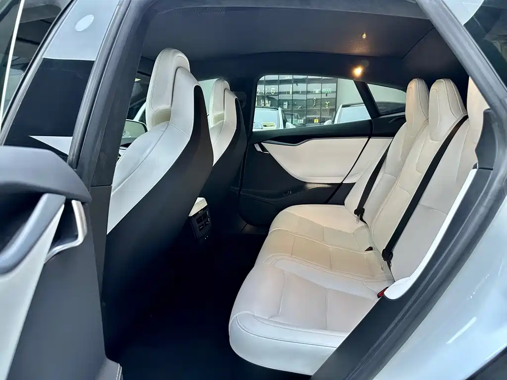 Tesla Model S — миниатюра 8