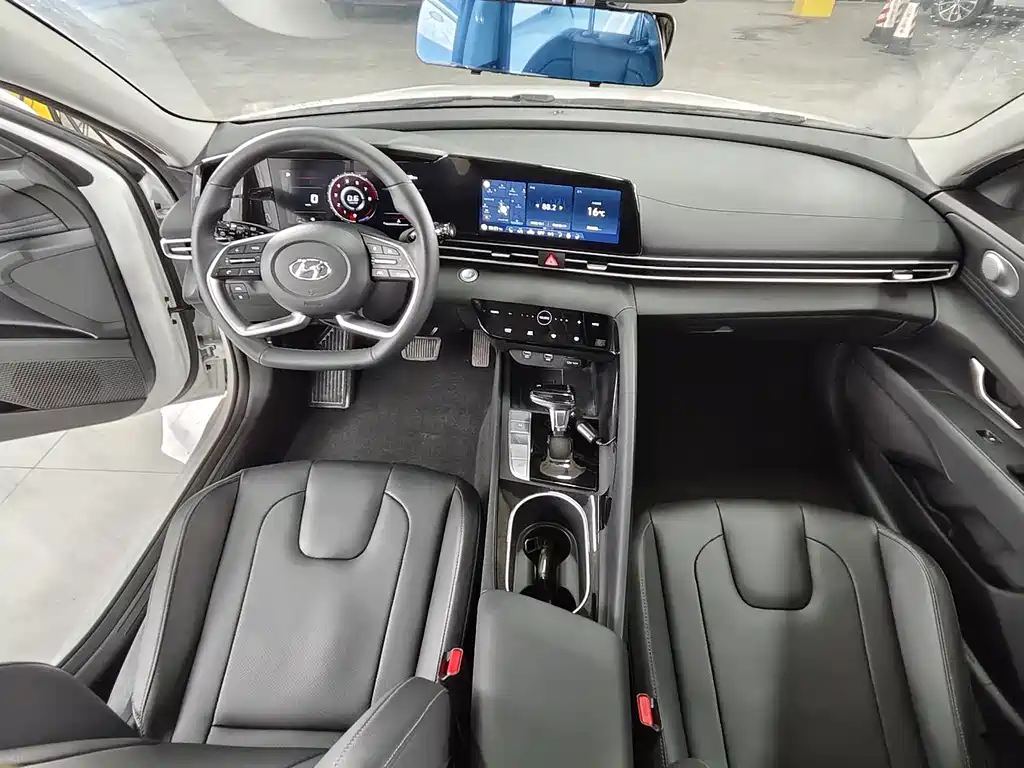 Hyundai Elantra — миниатюра 14