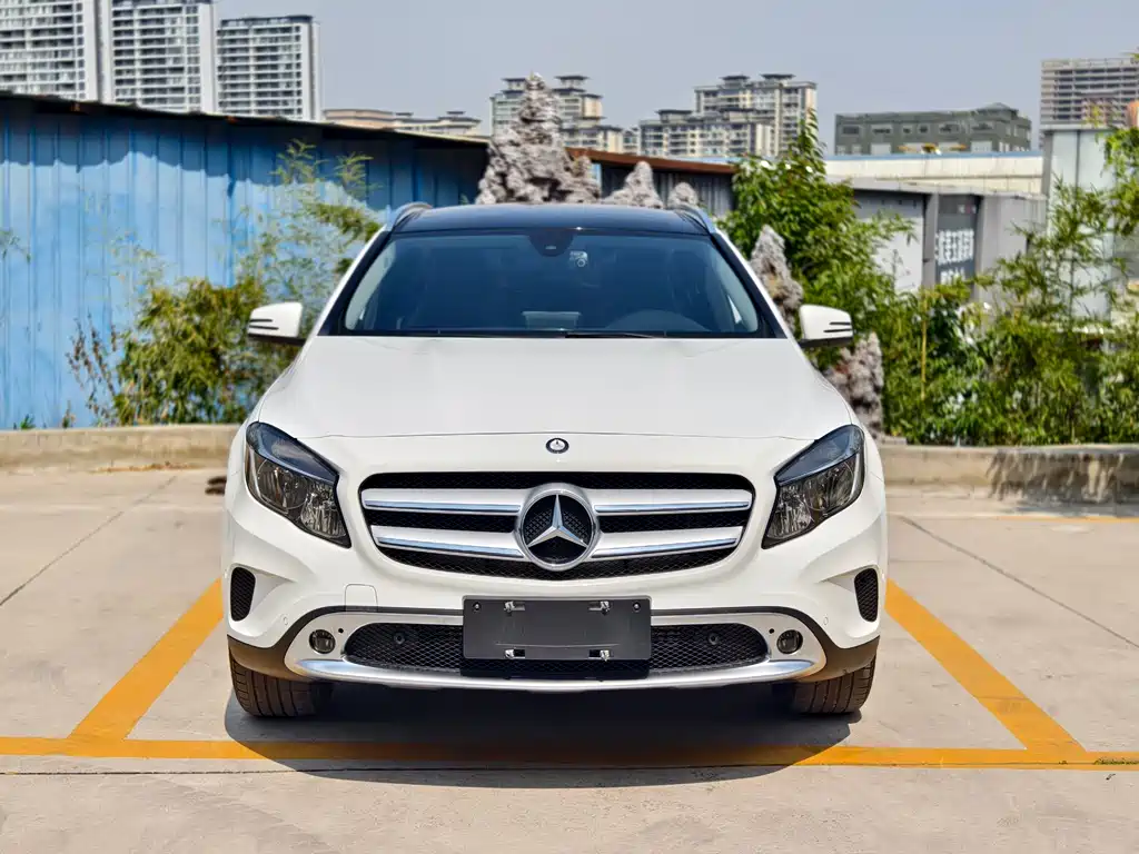 MERCEDES-BENZ GLA