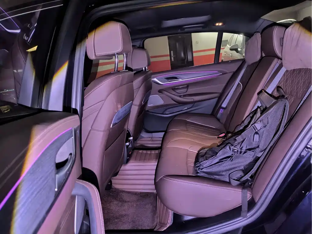 BMW 5 Series — миниатюра 4