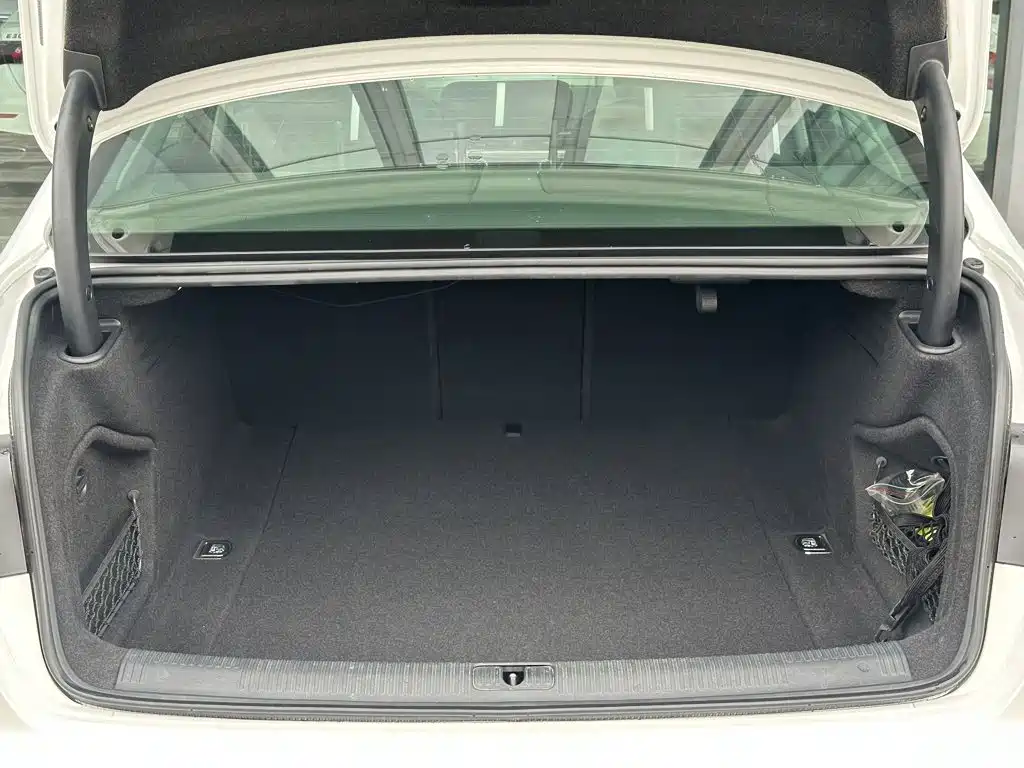 Audi A4L — миниатюра 17