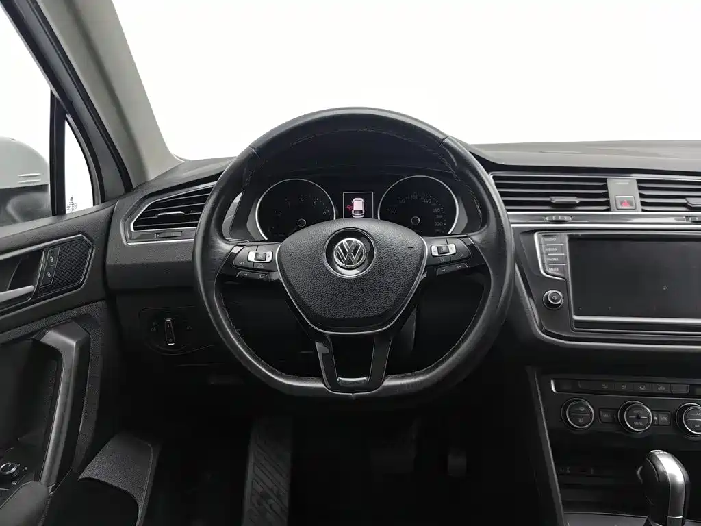 Volkswagen Tiguan — миниатюра 11
