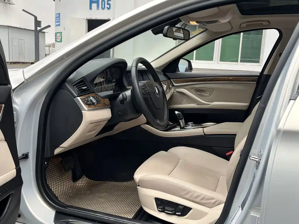 BMW 5 Series — миниатюра 5