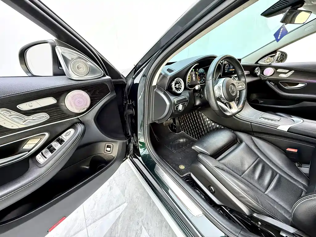 Mercedes-Benz C-Class — миниатюра 5