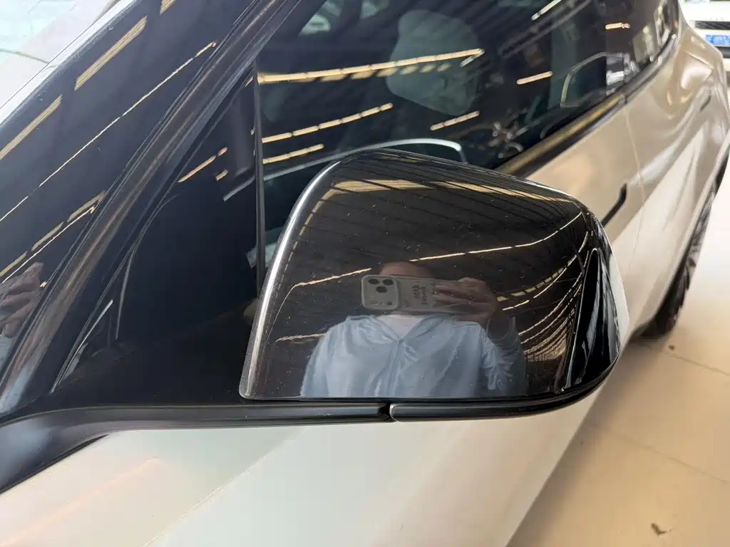 Tesla Model Y — миниатюра 6