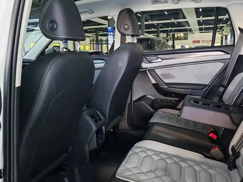 Volkswagen Tayron 2024 330TSI Luxury Plus