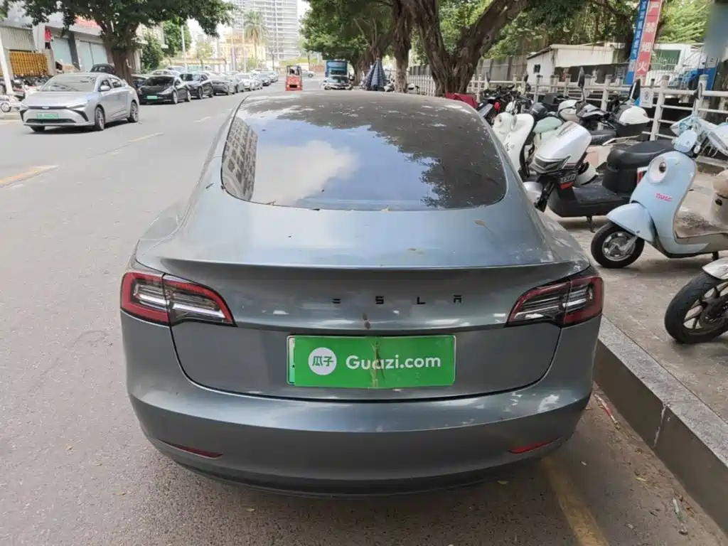 Tesla Model 3 — миниатюра 6