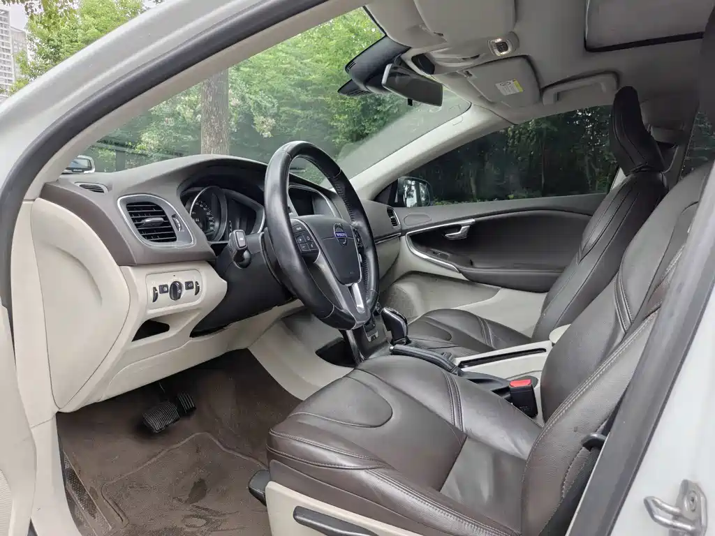 Volvo V40 1.6T Smart Leisure Edition, фото 5