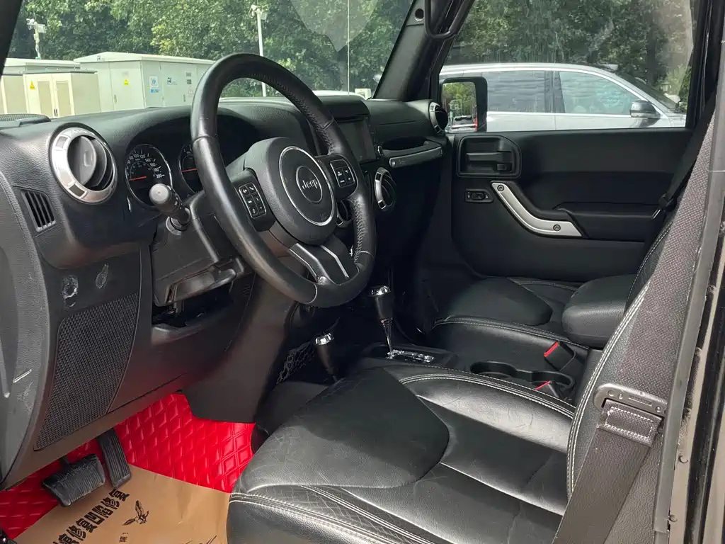 Jeep Wrangler 3.0L Sahara 4-door Comfort Enjoy Edition, фото 9
