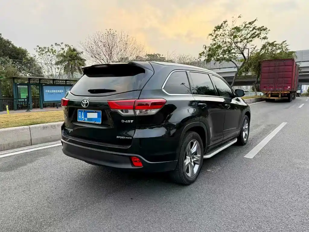 TOYOTA HIGHLANDER
