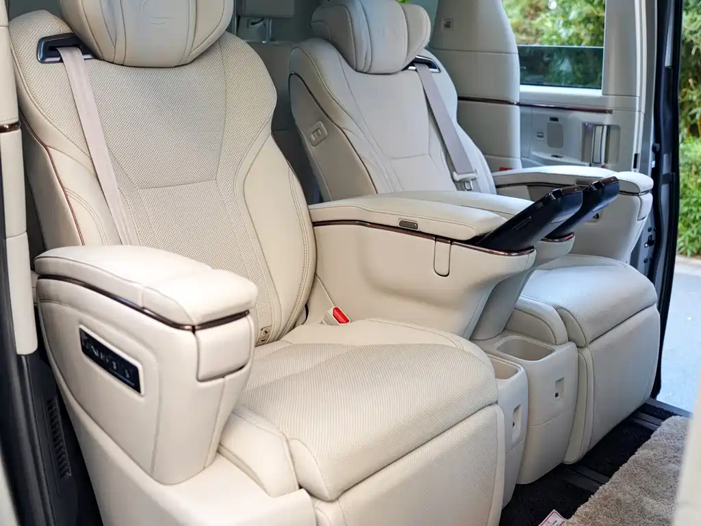 Lexus LM — миниатюра 18