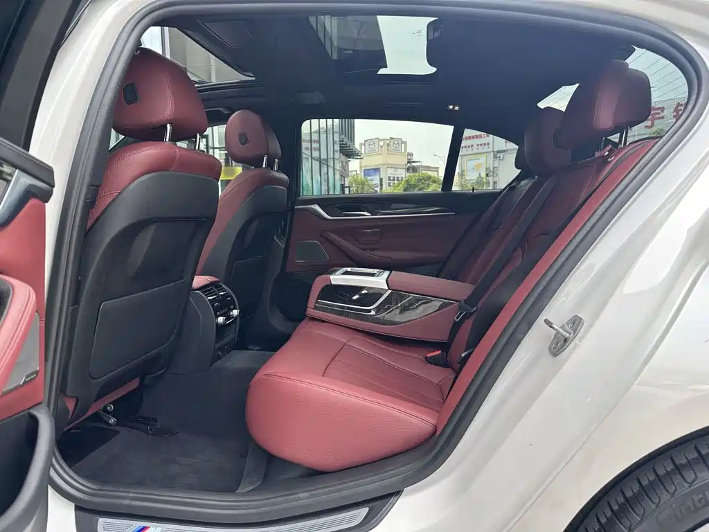BMW 5 Series — миниатюра 12
