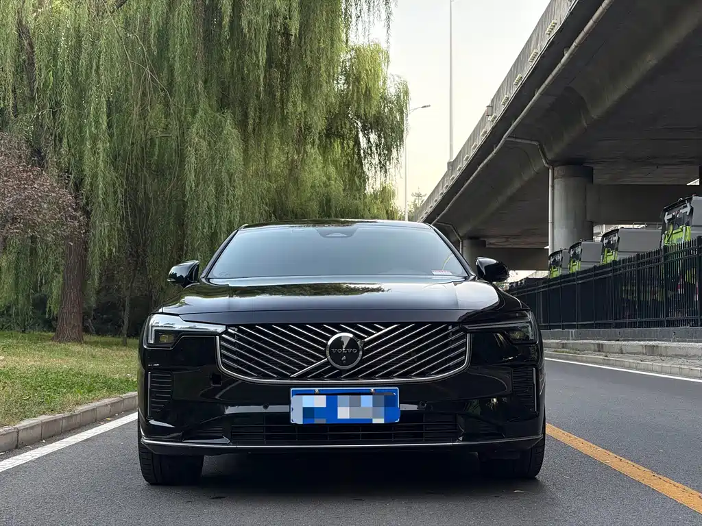 Volvo S90 — миниатюра 2