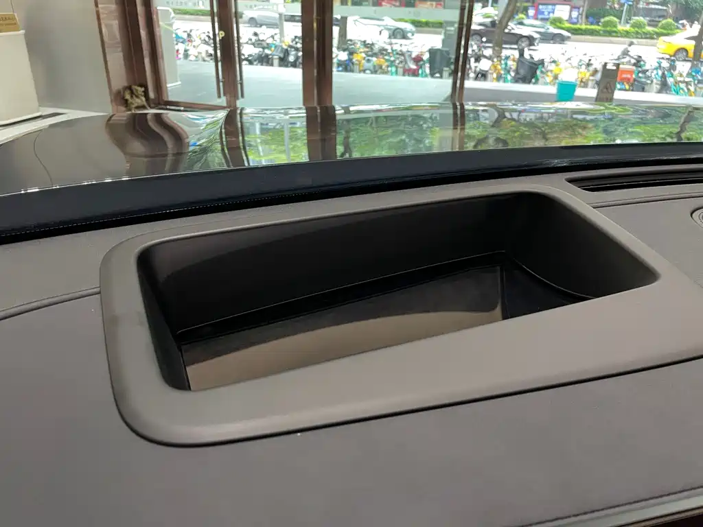 Aito M8 2025 Max+ 53.4kWh 5 мест (192 ）