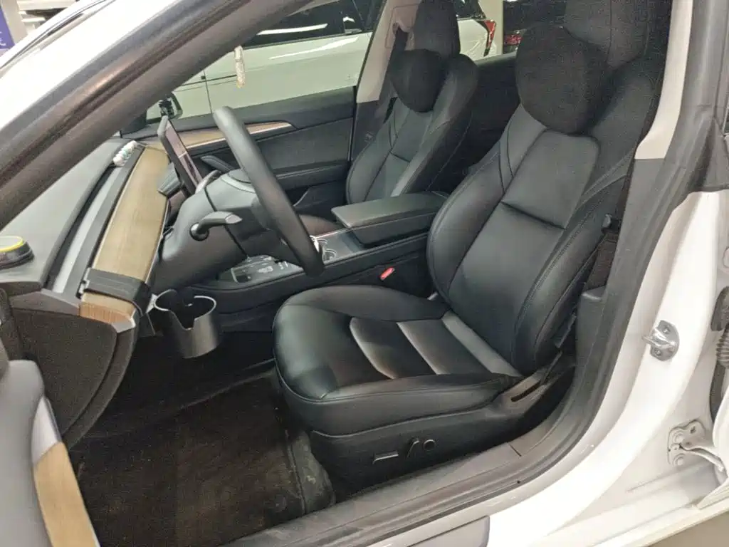Tesla Model 3 — миниатюра 15