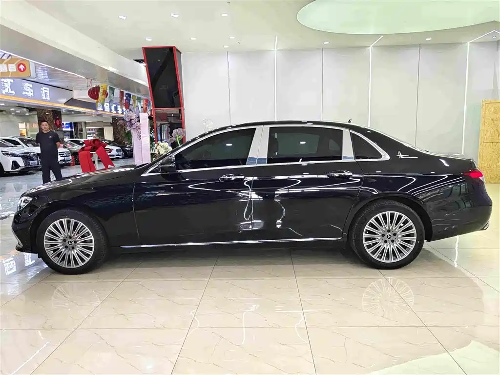 Mercedes-Benz E-Class — миниатюра 17