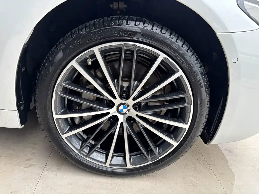 BMW 5 Series — миниатюра 31