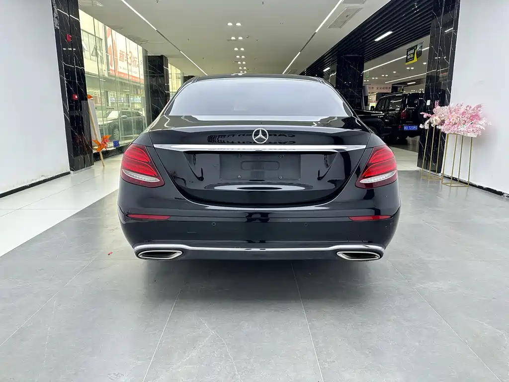 Mercedes-Benz E-Class — миниатюра 4