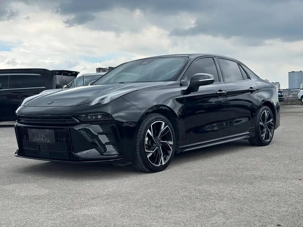 Lynk & Co 03