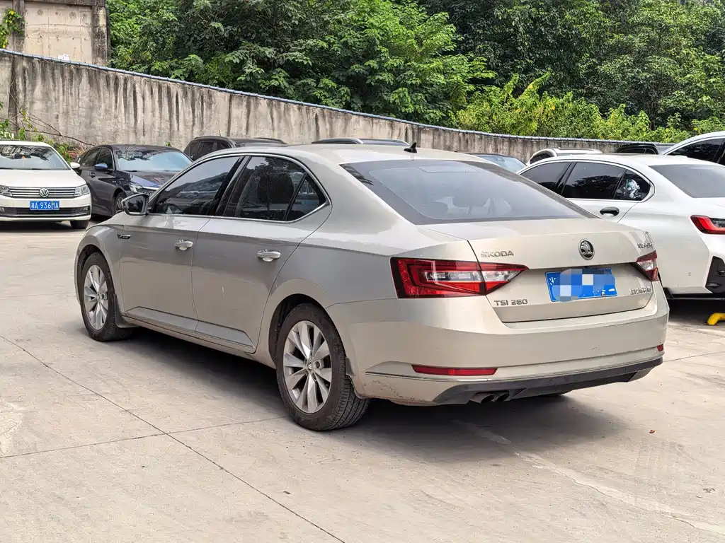 Skoda Superb — миниатюра 4