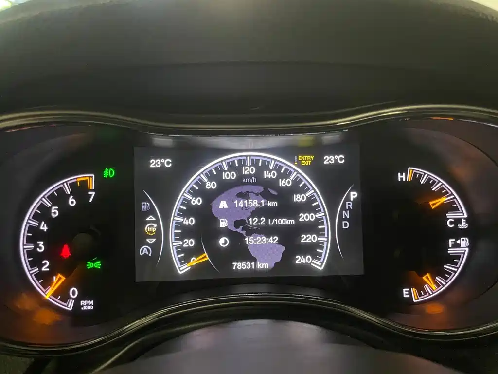 Jeep Grand Cherokee (Import) — миниатюра 21