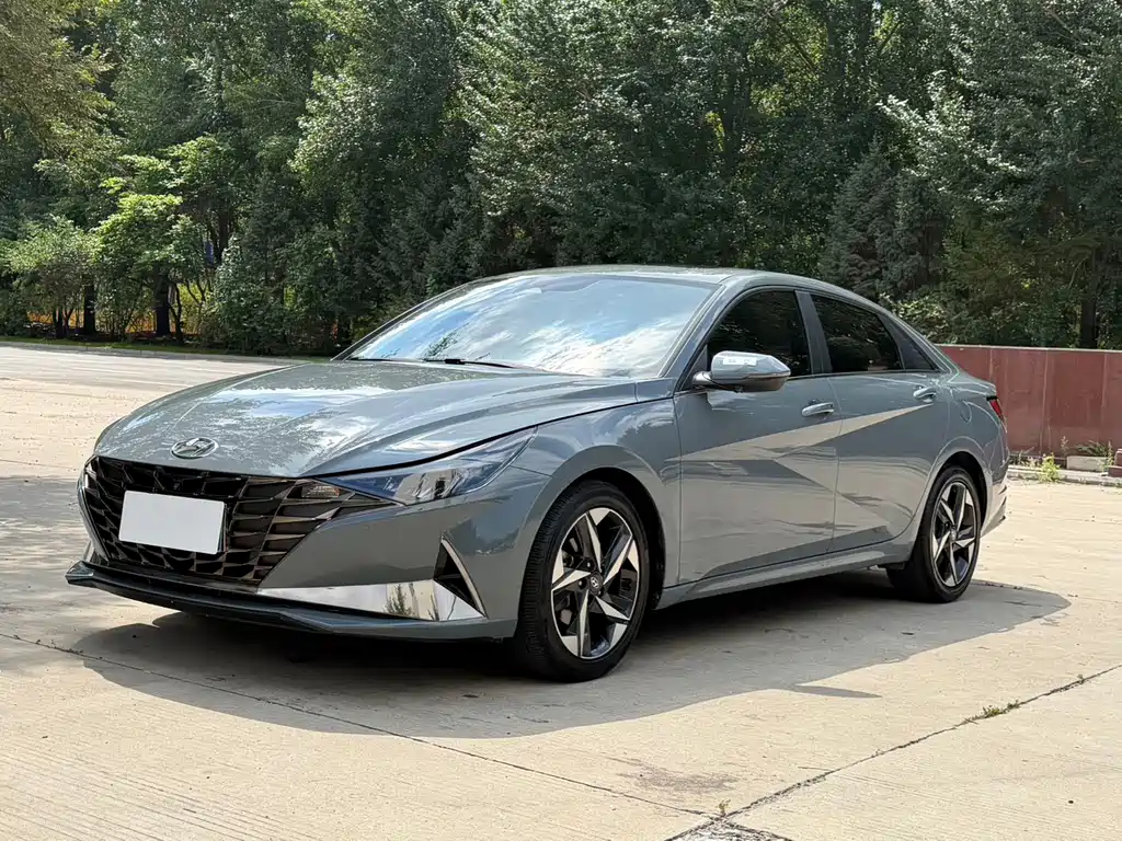Hyundai Elantra 2022 1.5L CVT LUX Luxury
