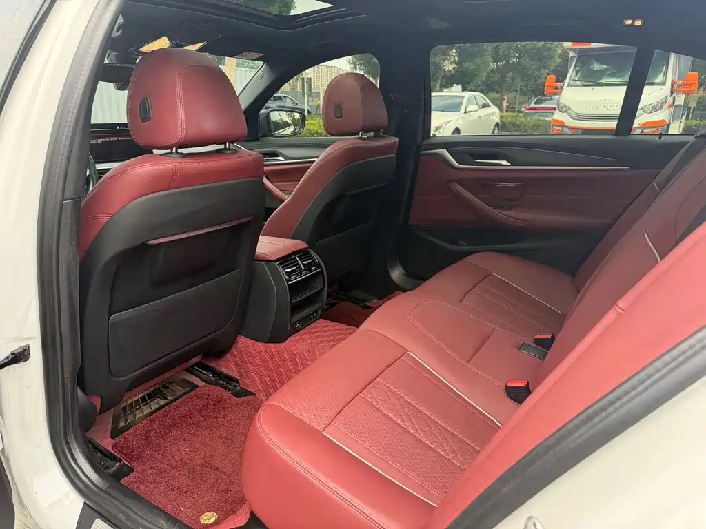 BMW 5 Series — миниатюра 21