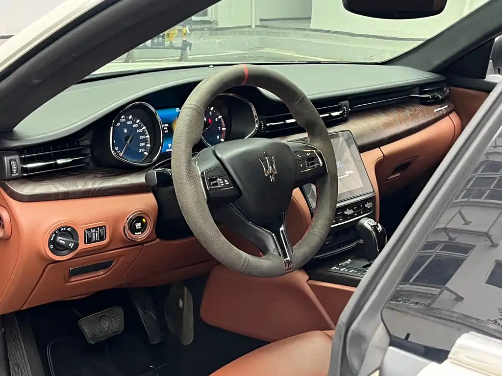 Maserati Quattroporte — миниатюра 7