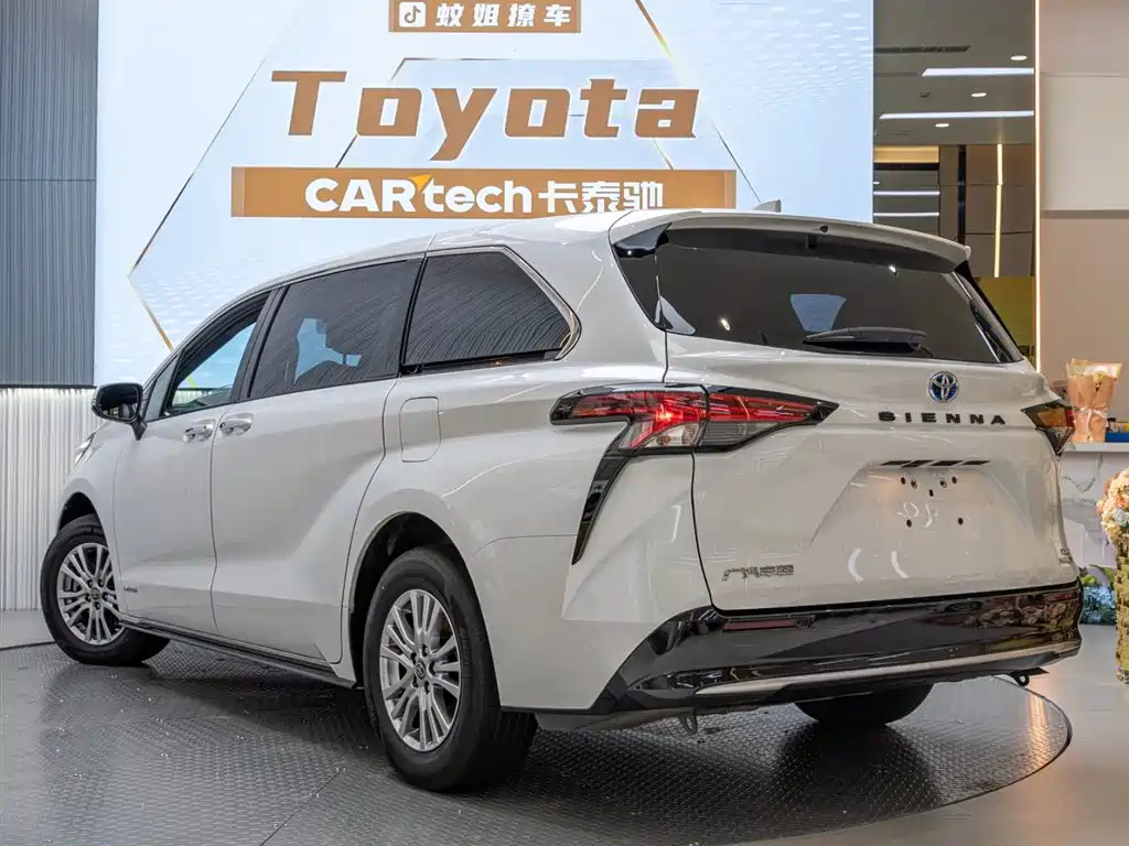TOYOTA SIENNA