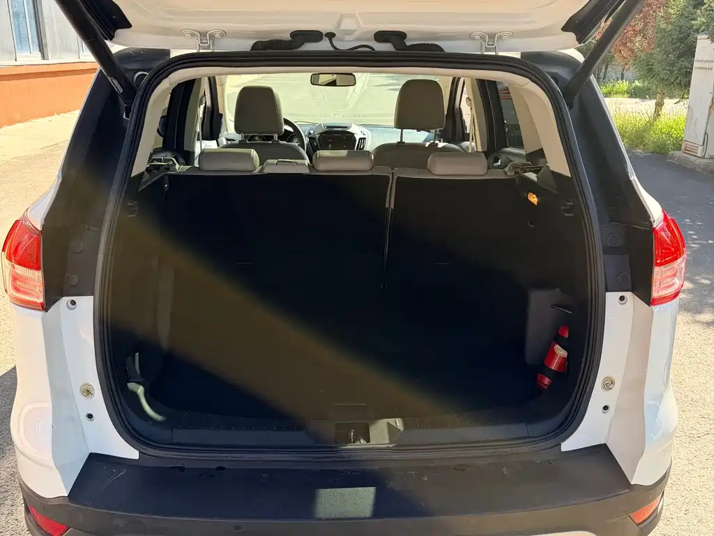 Ford Kuga — миниатюра 10