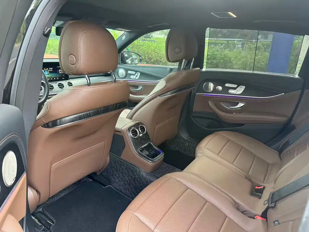 Mercedes-Benz E-Class — миниатюра 5