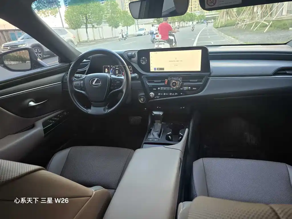 Lexus ES — миниатюра 10