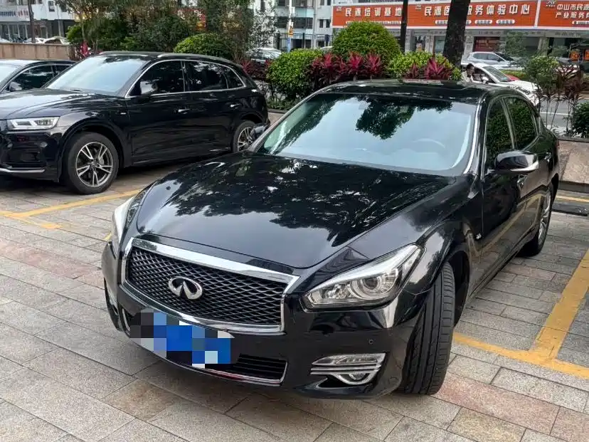 Infiniti Q70 2018