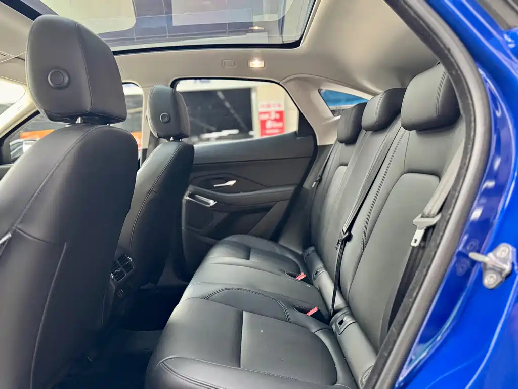 Jaguar E-PACE — миниатюра 7