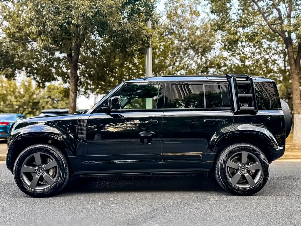 Land Rover Defender — миниатюра 3