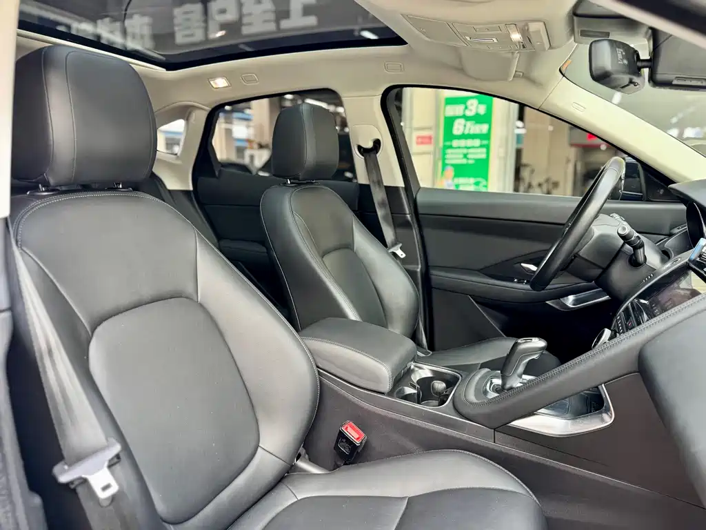 Jaguar E-PACE — миниатюра 15