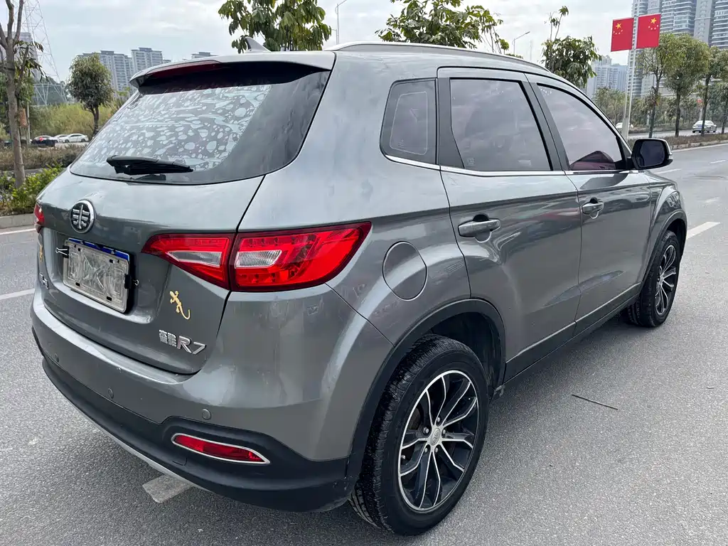 FAW XENIA R7