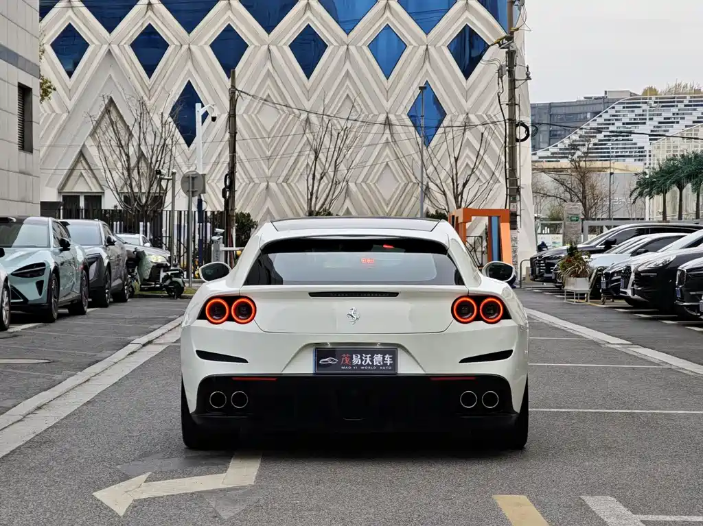 Ferrari GTC4Lusso 2017 3.9T V8